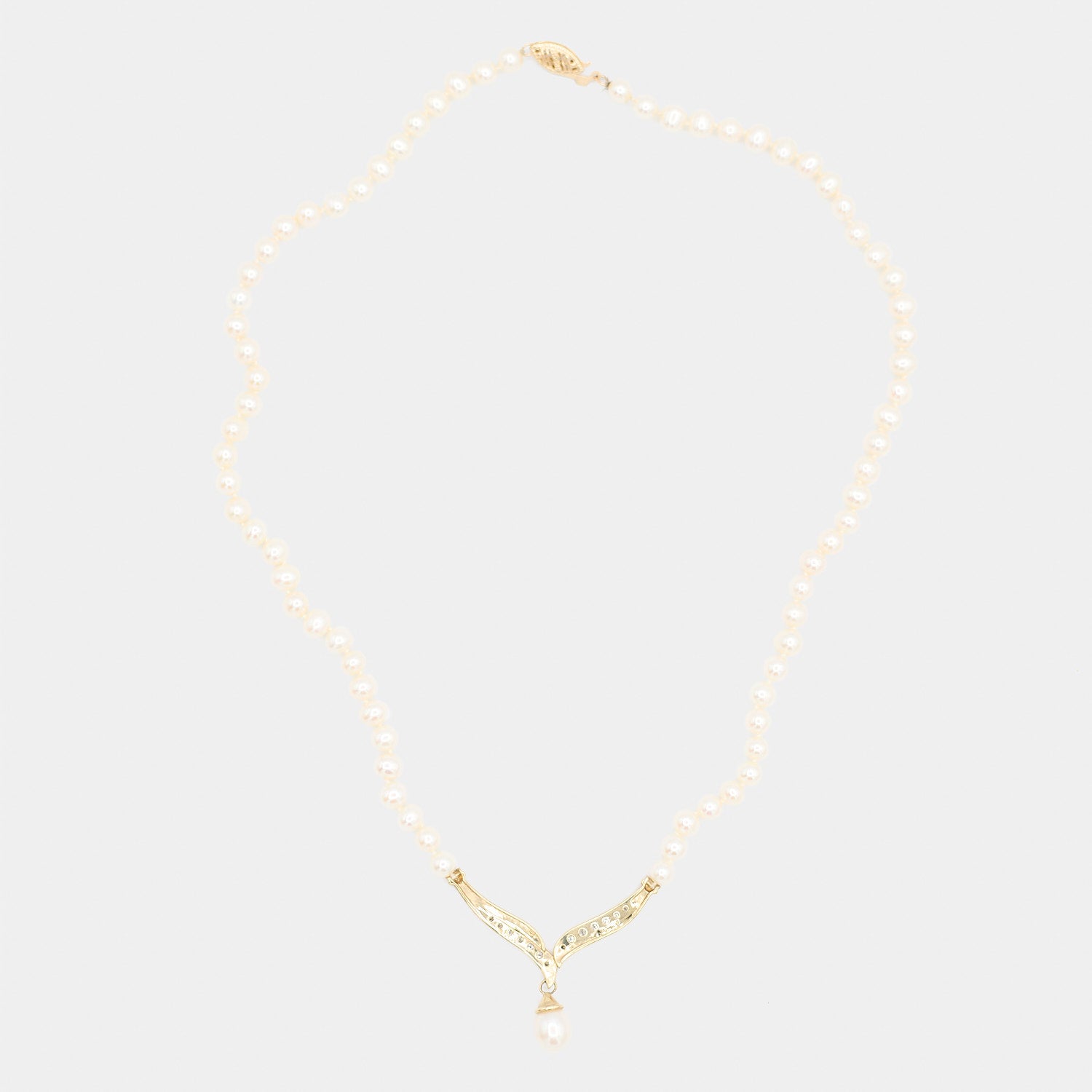 Pre-Owned Pearl Necklace w/ Diamonds and 10K Yellow Gold | B.G. Loan & Jewelry Co.