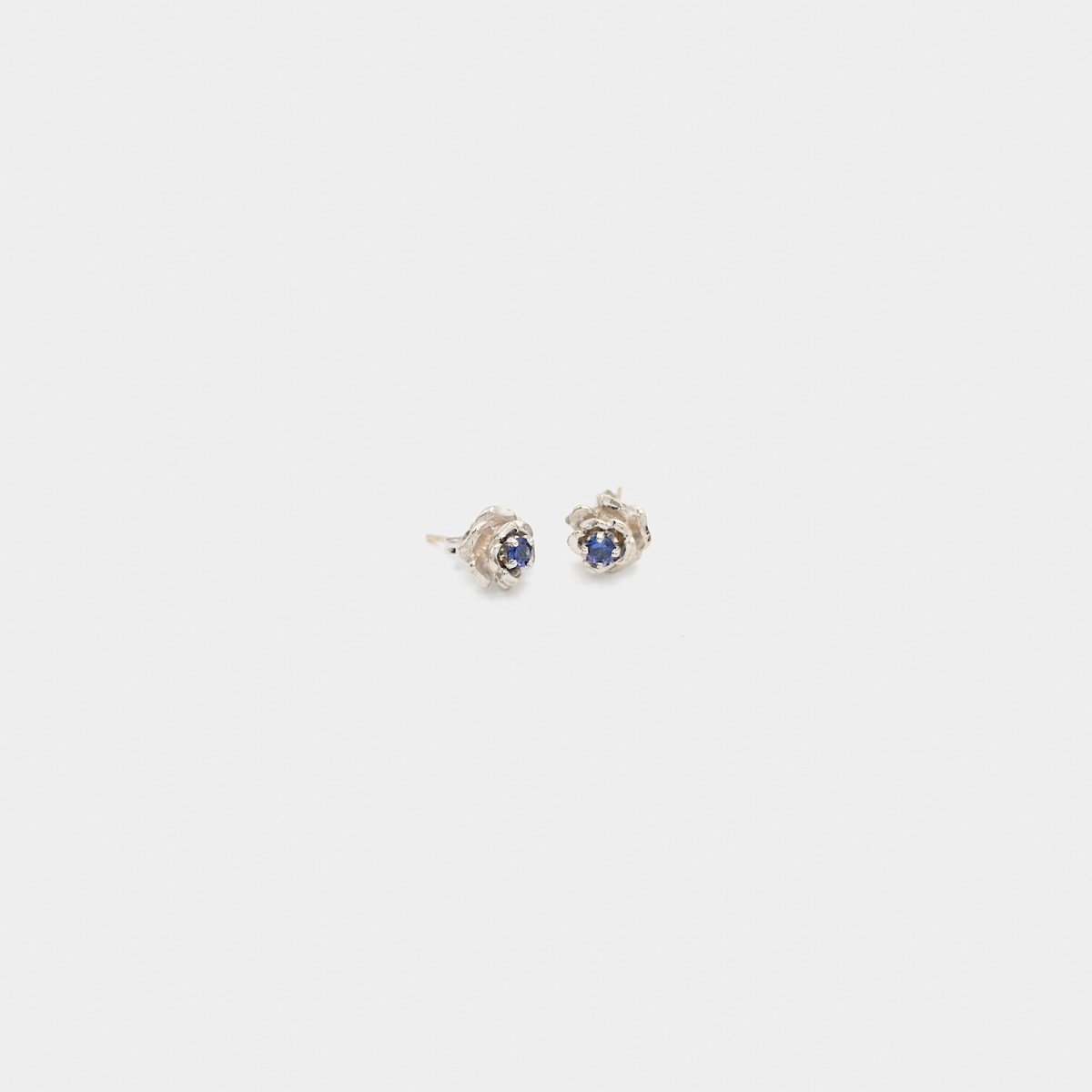 Pre - Owned 14K White Gold Flower Blue Stone Stud Earrings - O/S | B.G. Loan & Jewelry Co. - B.G. Loan & Jewelry Co.