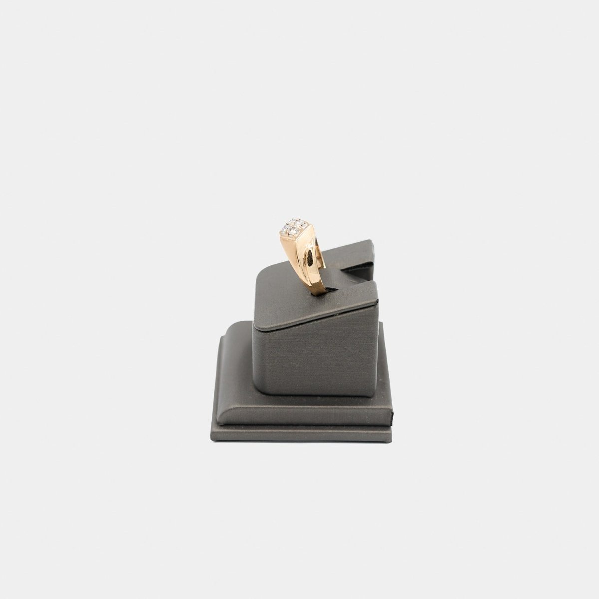 Pre - Owned 14K Yellow Gold Diamond Ring - Size 7.25 | B.G. Loan & Jewelry Co. - B.G. Loan & Jewelry Co.