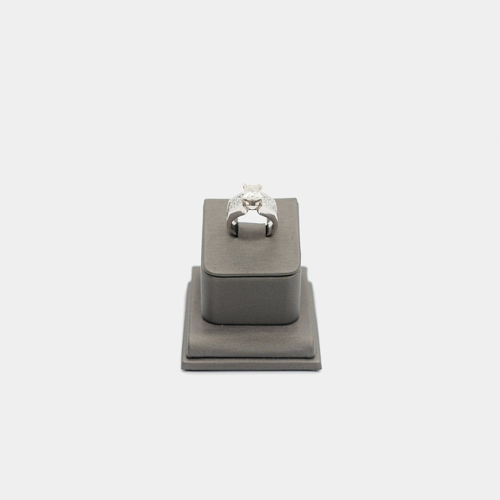 Pre - Owned 18K White Gold Diamond Engagement Ring - Size 4.5 | B.G. Loan & Jewelry Co. - B.G. Loan & Jewelry Co.