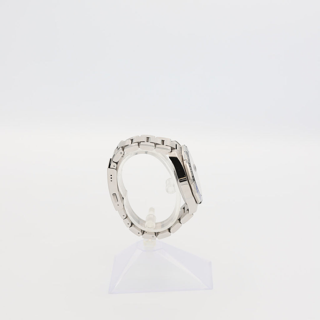 Left-side profile view of the TAG Heuer Aquaracer 43mm automatic watch, highlighting the unidirectional elapsed time bezel detail.